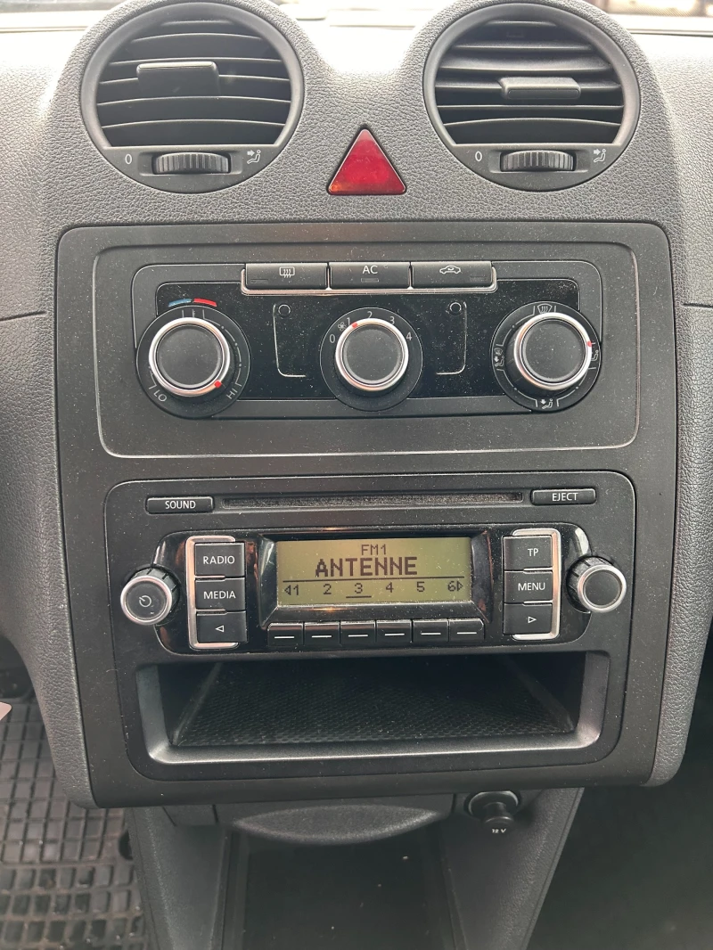 VW Caddy 1.2TSI 4+ 1 EURO 5, снимка 13 - Автомобили и джипове - 52493952