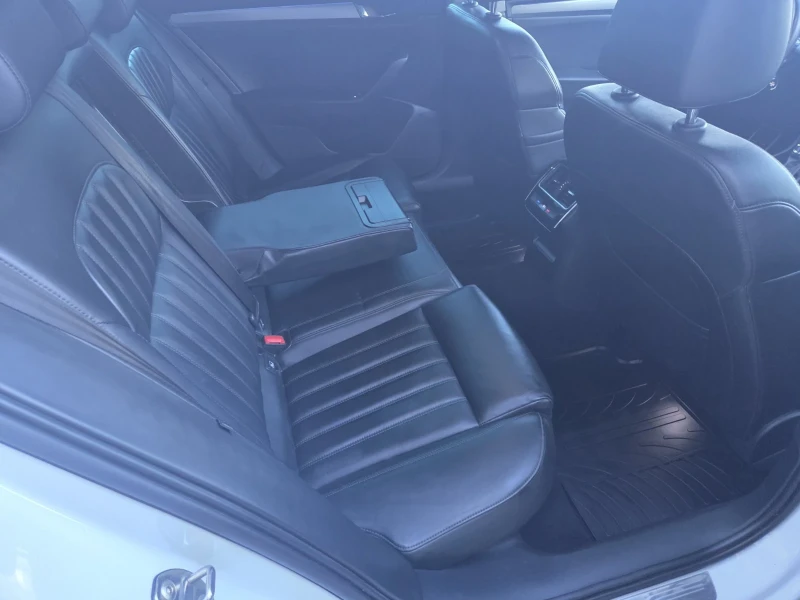 Skoda Superb 2.0 TDI  Combi  DSG  110kw  Navi-akt  temp-xenon, снимка 10 - Автомобили и джипове - 53373334