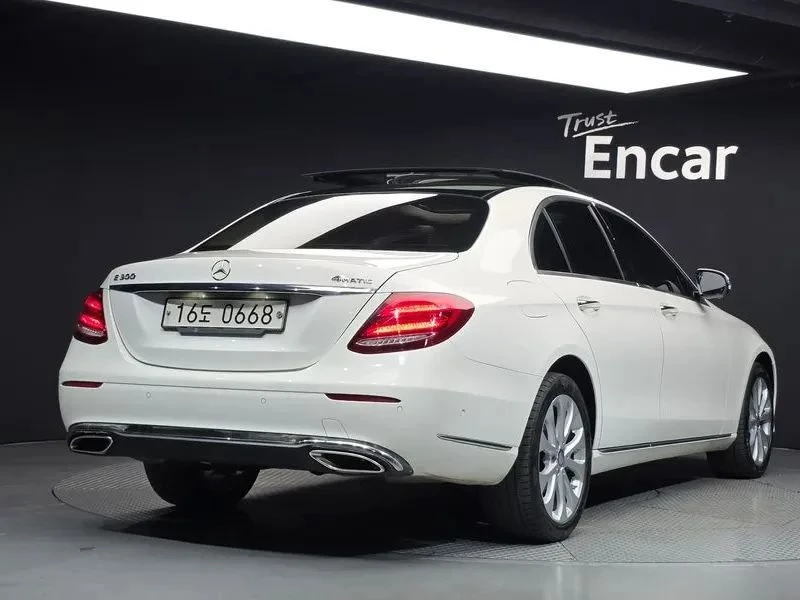 Mercedes-Benz E 300, снимка 2 - Автомобили и джипове - 56685102