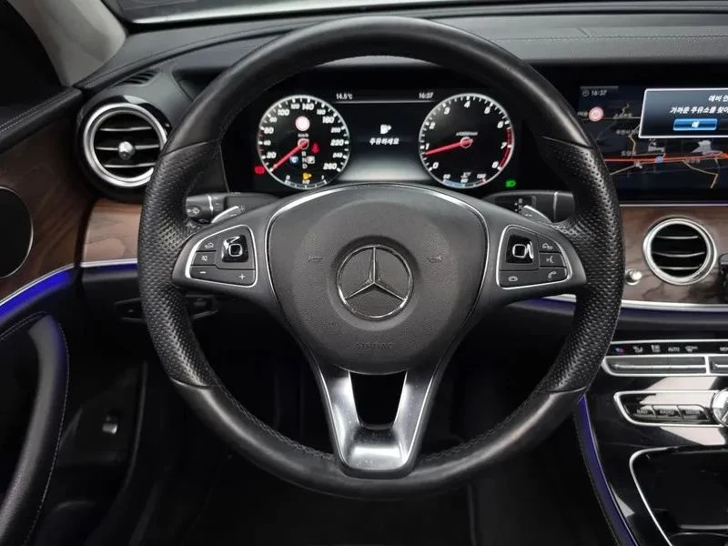 Mercedes-Benz E 300, снимка 13 - Автомобили и джипове - 56685102