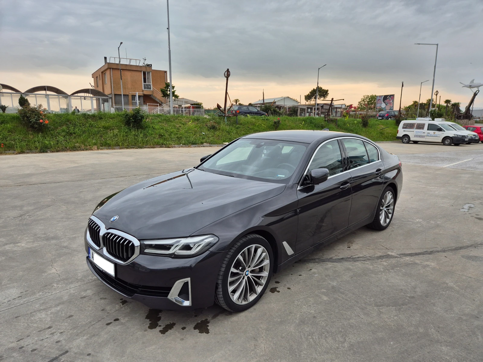 BMW 530 D xdrive premium selection в гаранция до 2027, снимка 1
