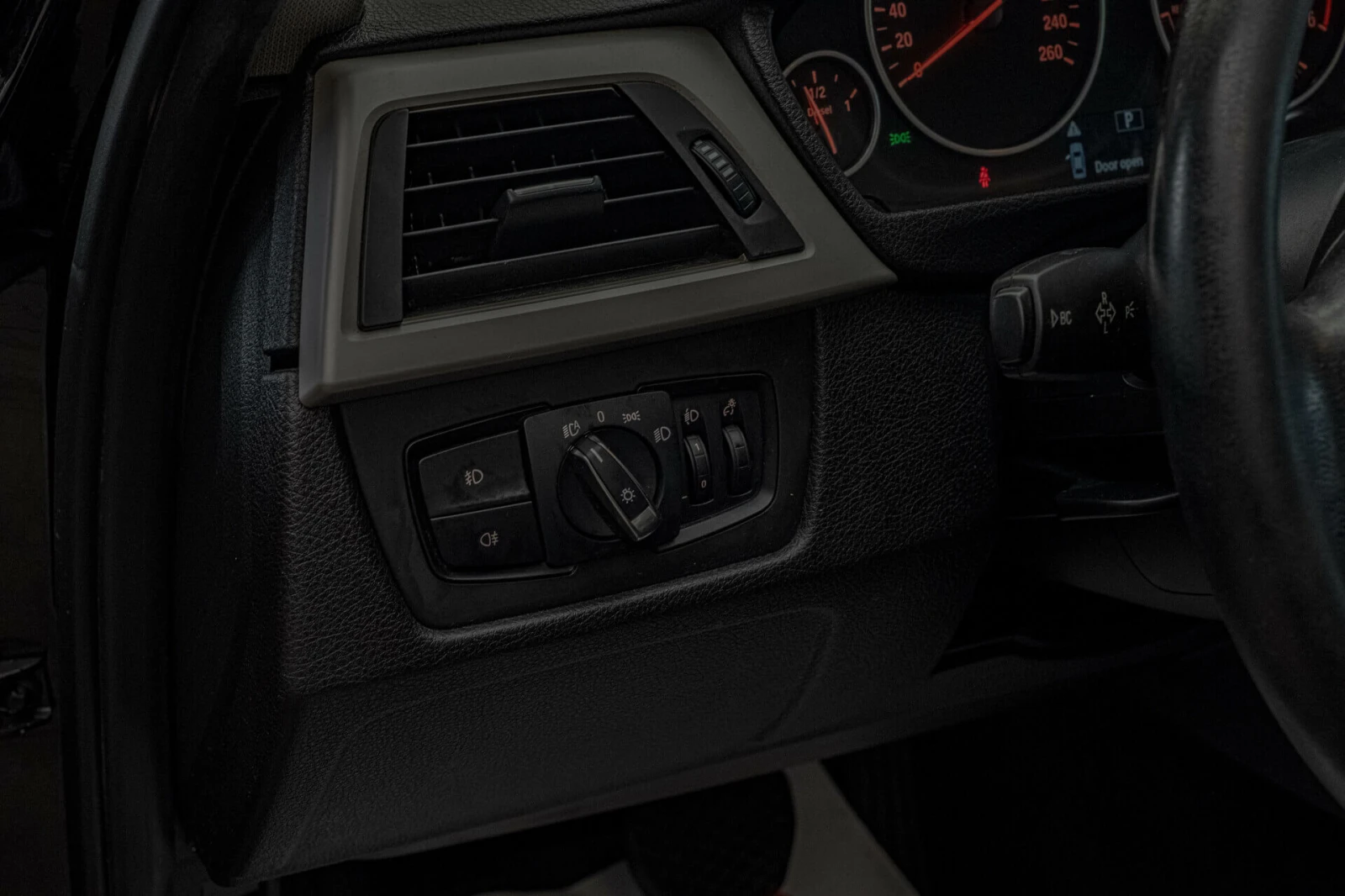 BMW 318 d/Led/Automat/Android/Waze/ - изображение 8