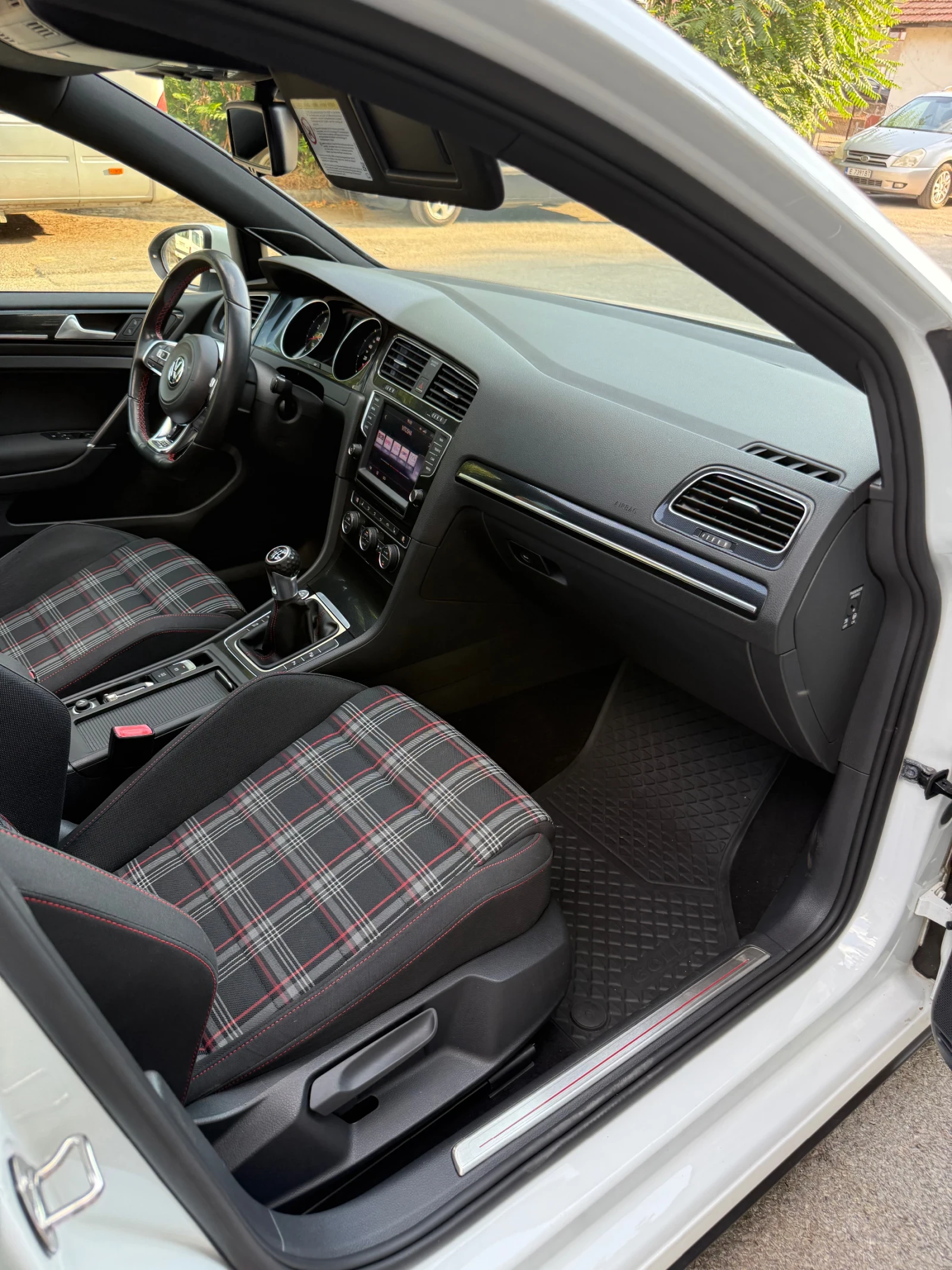 VW Golf 7 GTI Performance - изображение 9