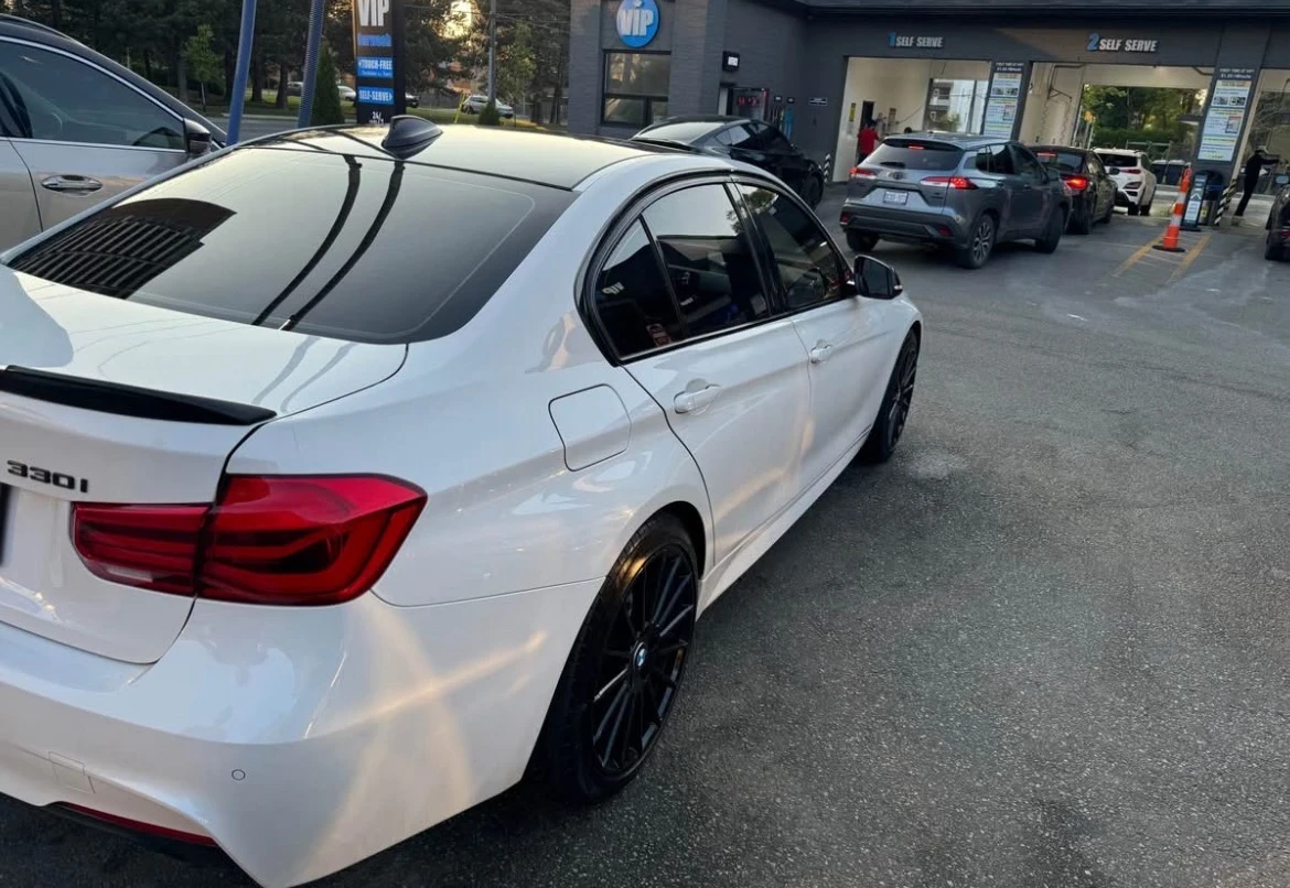 BMW 330 ЧЕРВЕНА КОЖА * * CARFAX * * АВТО КРЕДИТ * *  - изображение 3