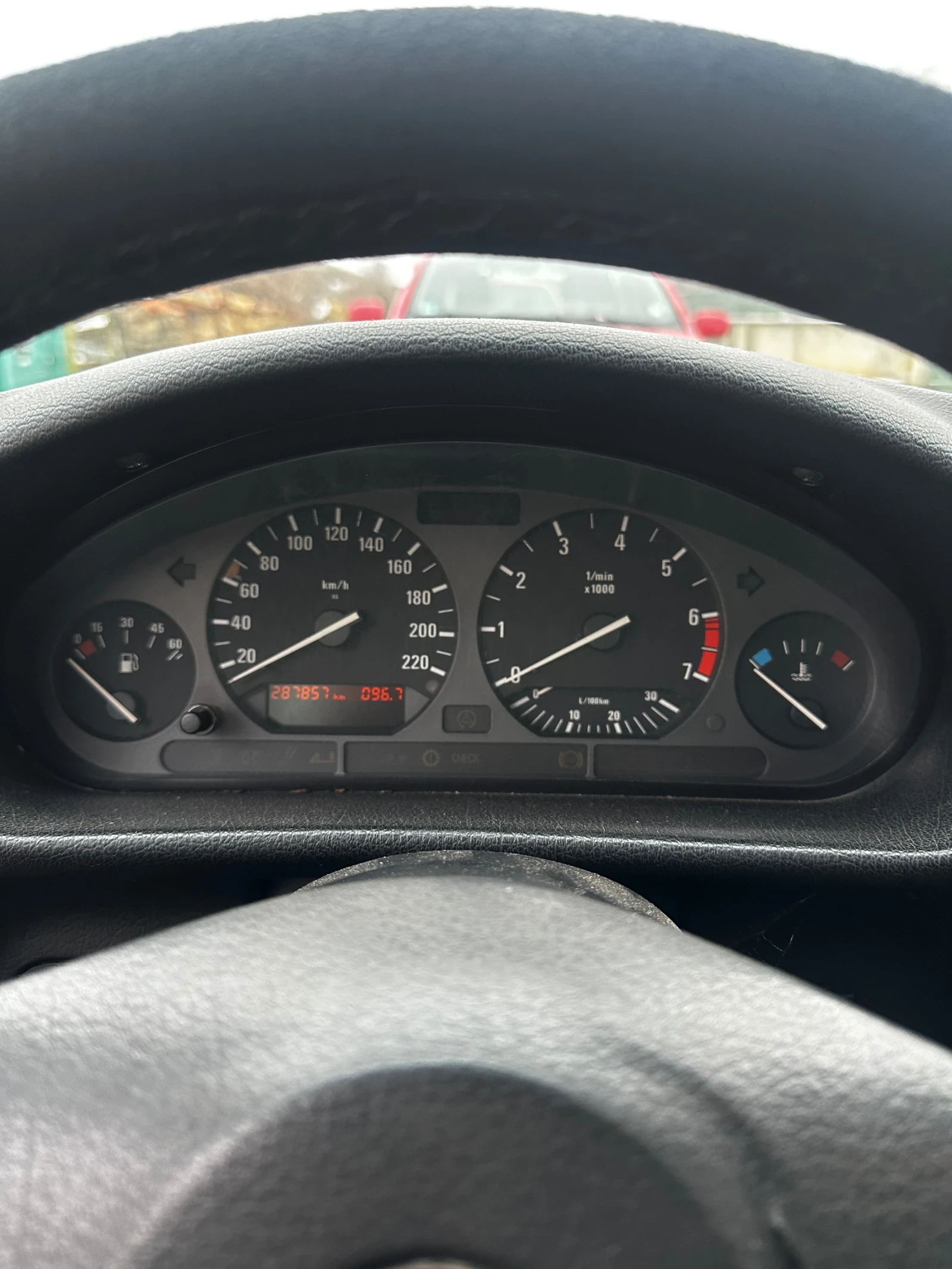 BMW 318  - изображение 10