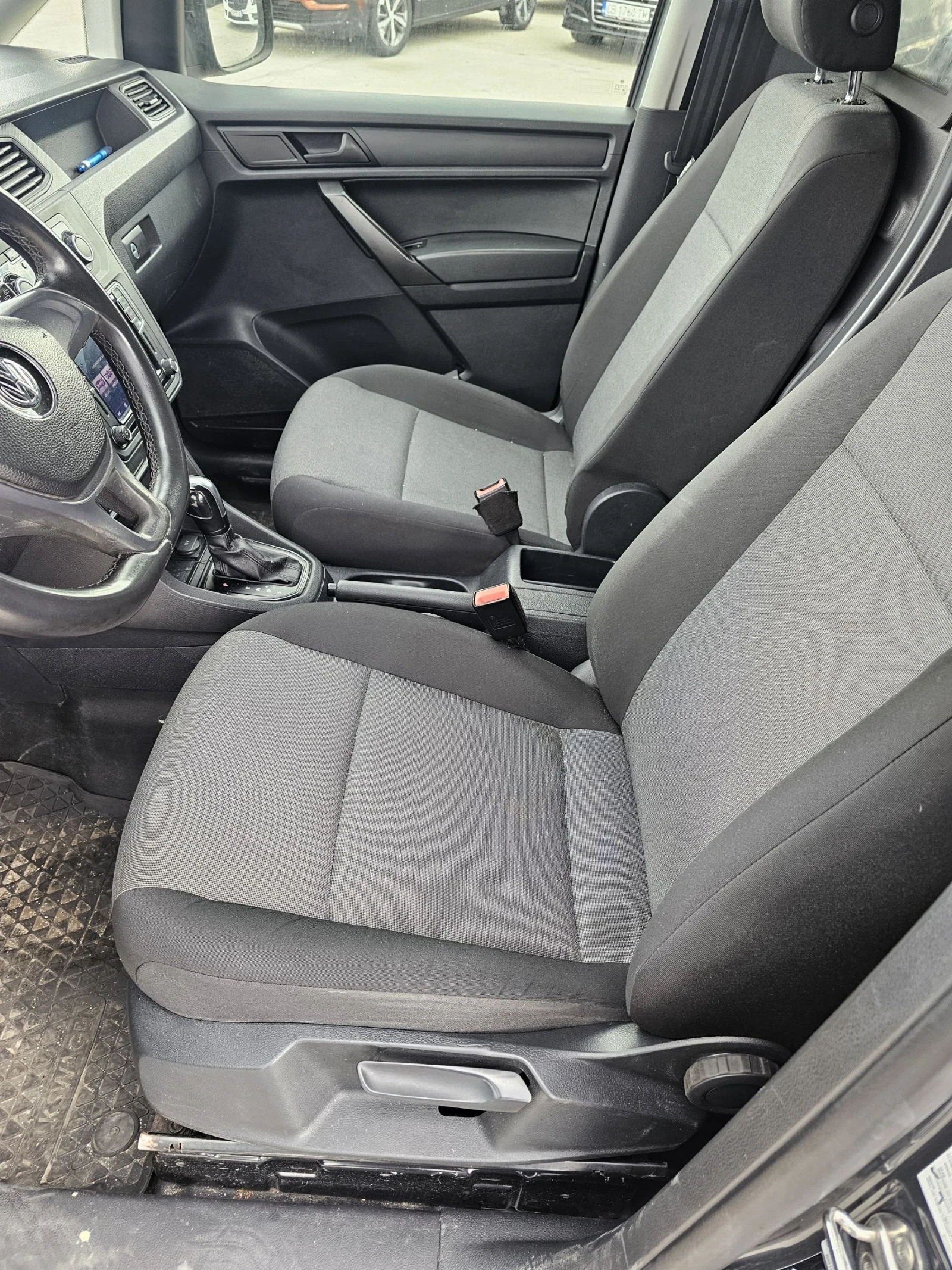VW Caddy 2, 0, DSG, Климатроник, снимка 9 - Автомобили и джипове - 54388890