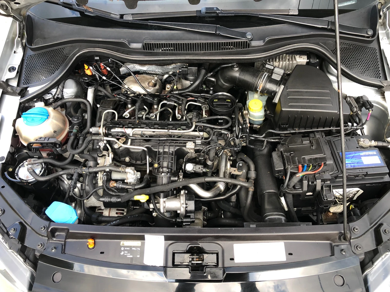 VW Polo Cross polo 1.6TDI 90к. XENON, снимка 8 - Автомобили и джипове - 54664109