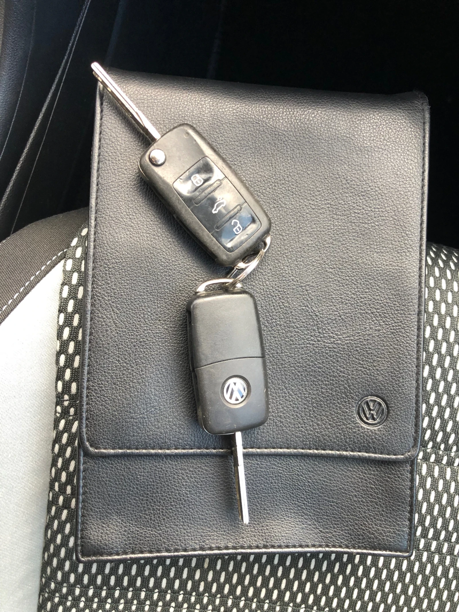 VW Polo Cross polo 1.6TDI 90к. XENON, снимка 15 - Автомобили и джипове - 54664109