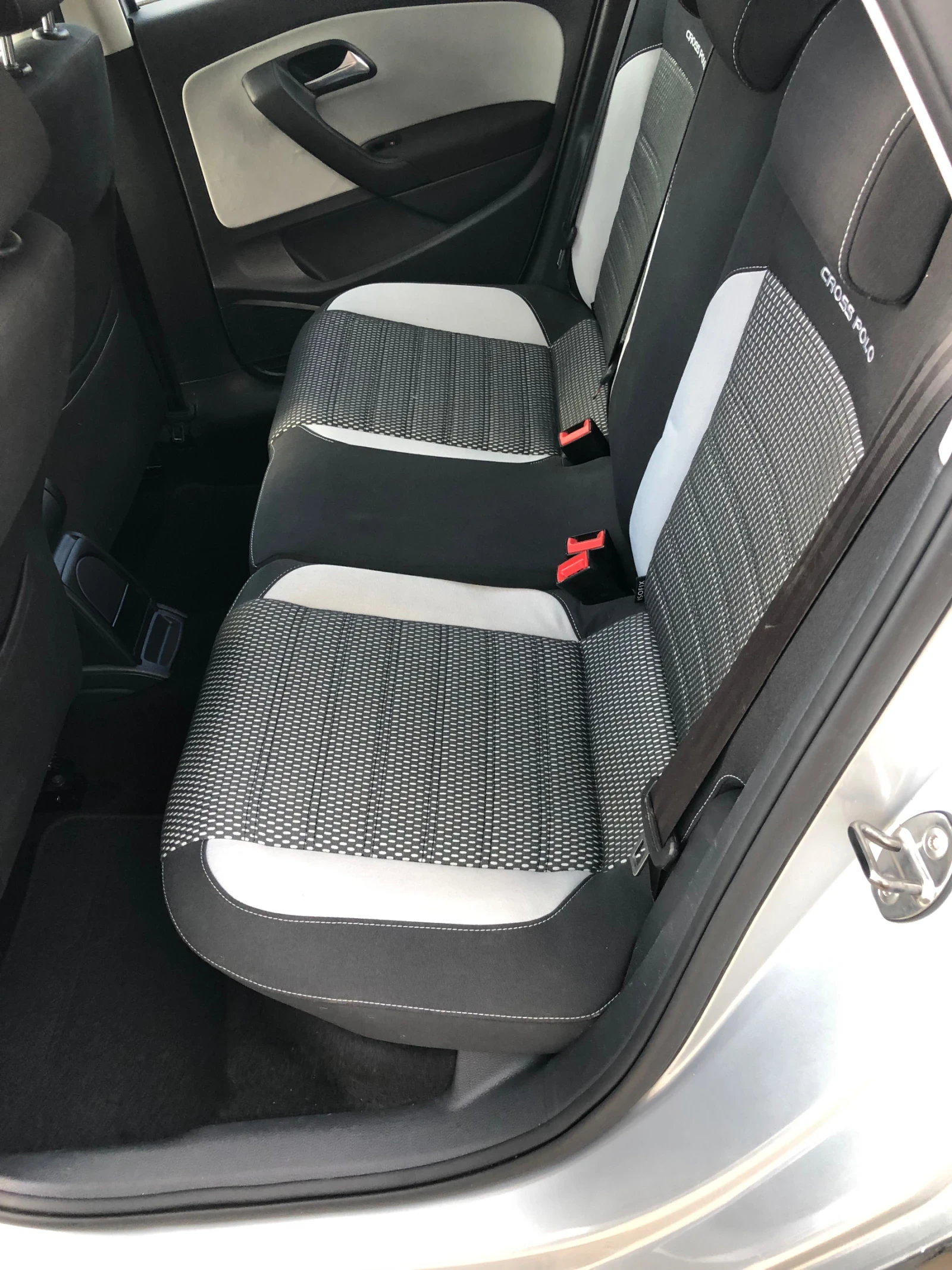 VW Polo Cross polo 1.6TDI 90к. XENON, снимка 14 - Автомобили и джипове - 54664109