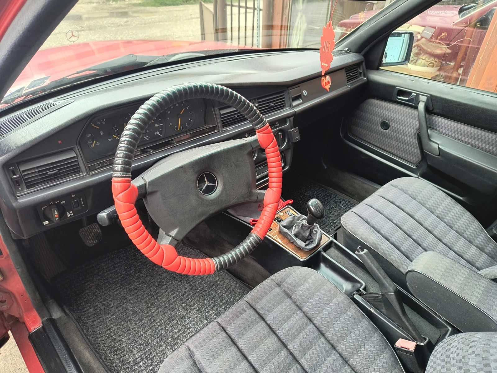 Mercedes-Benz 190 2.0D 75кс, снимка 8 - Автомобили и джипове - 55651129