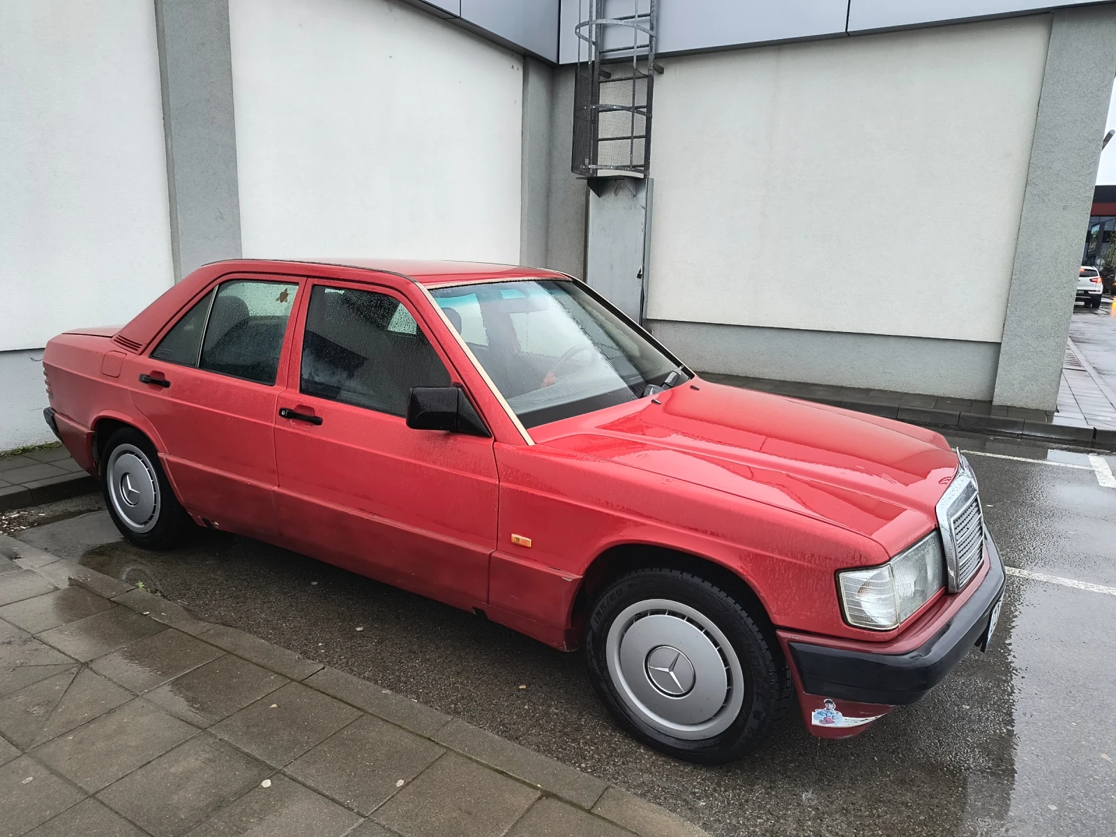 Mercedes-Benz 190 2.0D 75кс, снимка 3 - Автомобили и джипове - 55651129