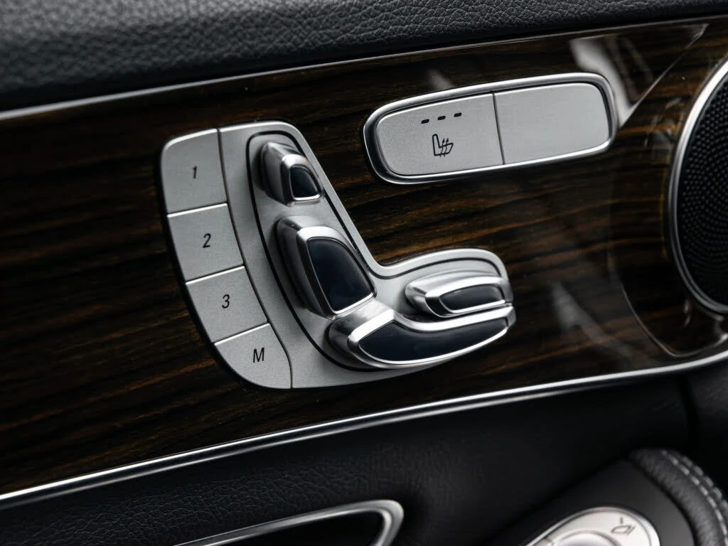 Mercedes-Benz C 300 4MATIC | AMG Pack | Keyless | Мъртва точка, снимка 15 - Автомобили и джипове - 55653347