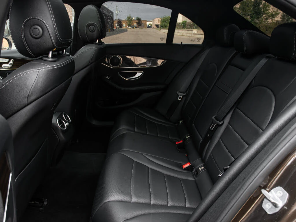 Mercedes-Benz C 300 4MATIC | AMG Pack | Keyless | Мъртва точка, снимка 9 - Автомобили и джипове - 55653347