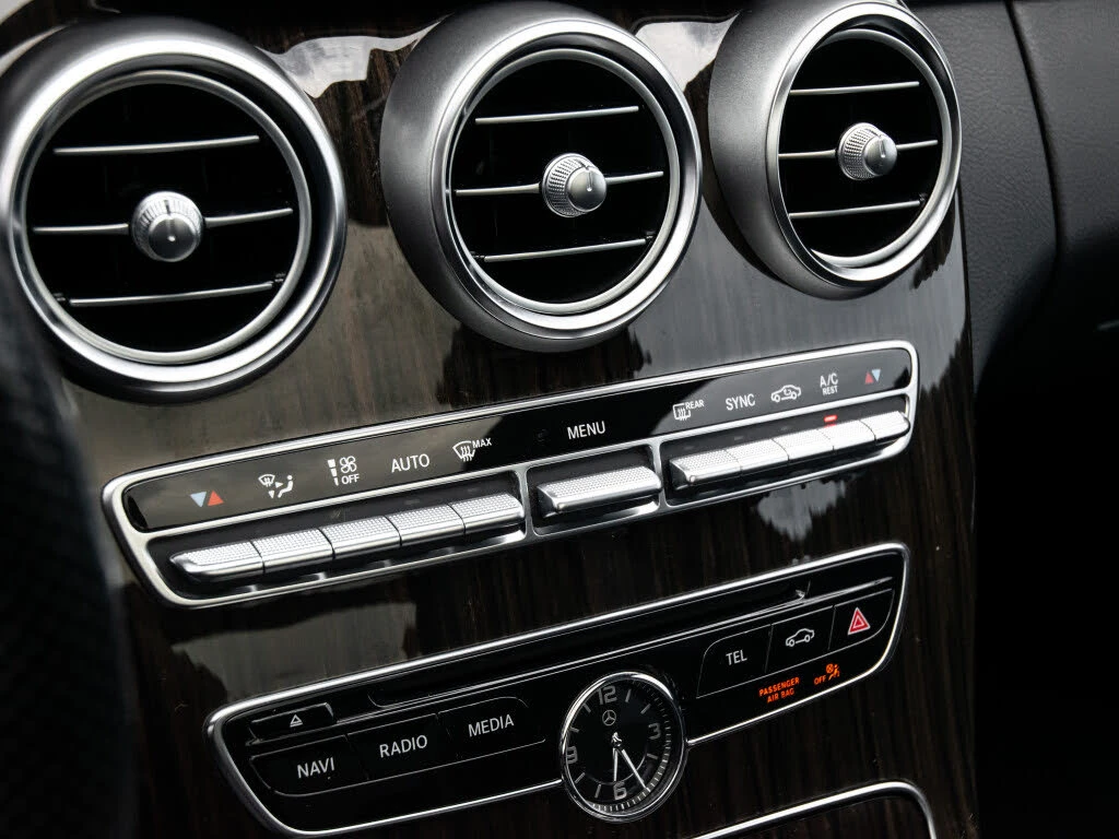 Mercedes-Benz C 300 4MATIC | AMG Pack | Keyless | Мъртва точка, снимка 16 - Автомобили и джипове - 55653347
