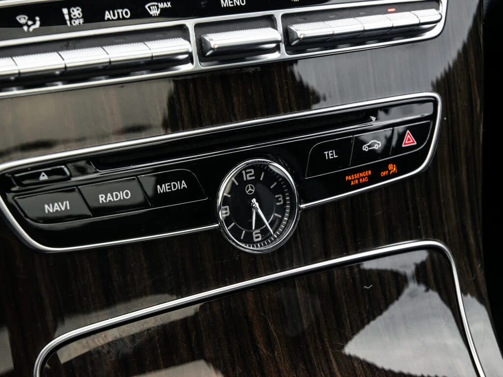 Mercedes-Benz C 300 4MATIC | AMG Pack | Keyless | Мъртва точка, снимка 13 - Автомобили и джипове - 55653347