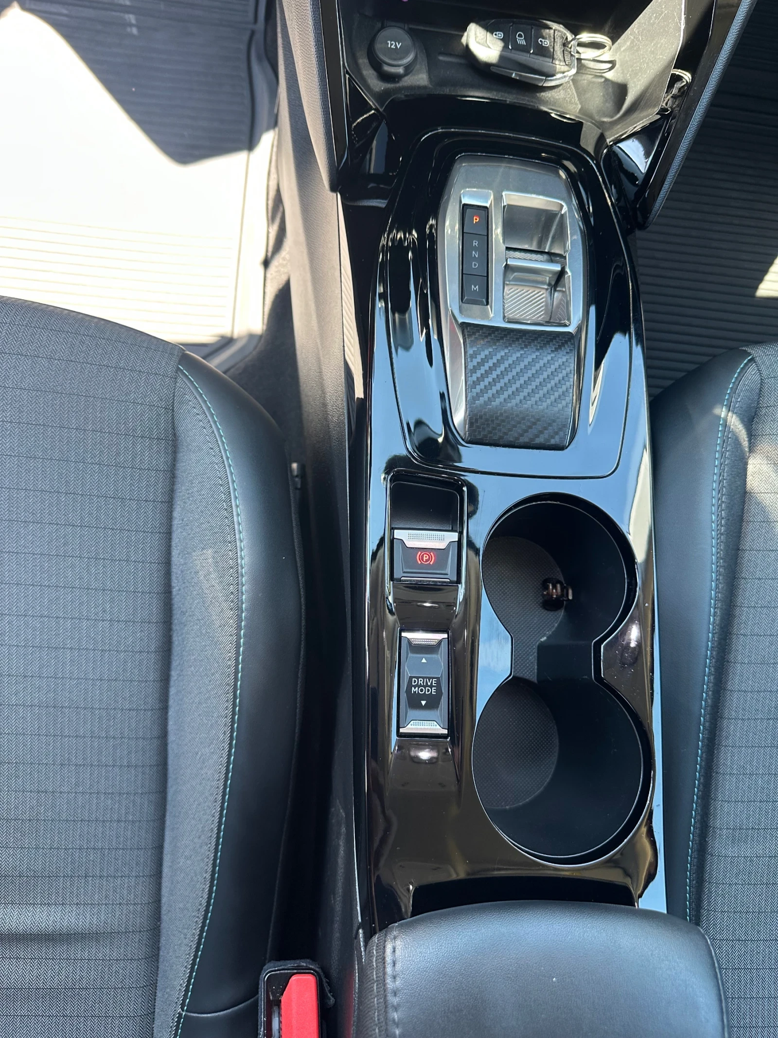 Peugeot 2008 1.2 Pure Tech 130 EURO 6, снимка 9 - Автомобили и джипове - 55746046