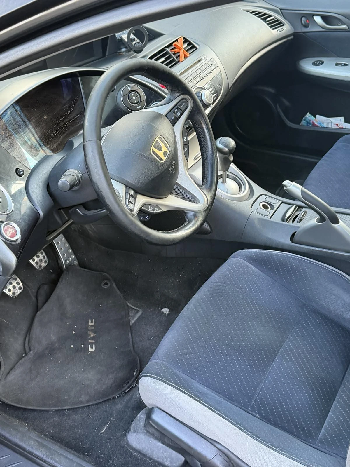 Honda Civic 1.8 Бензин, снимка 10 - Автомобили и джипове - 55953782