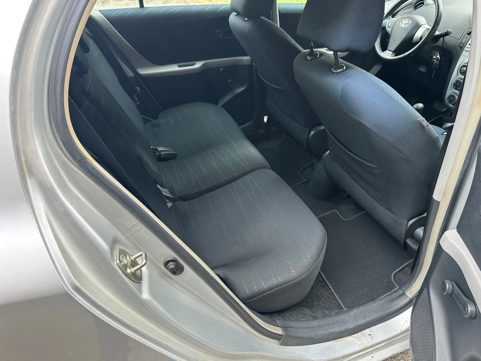 Toyota Yaris 1.3 Автоматик, снимка 9 - Автомобили и джипове - 56244842