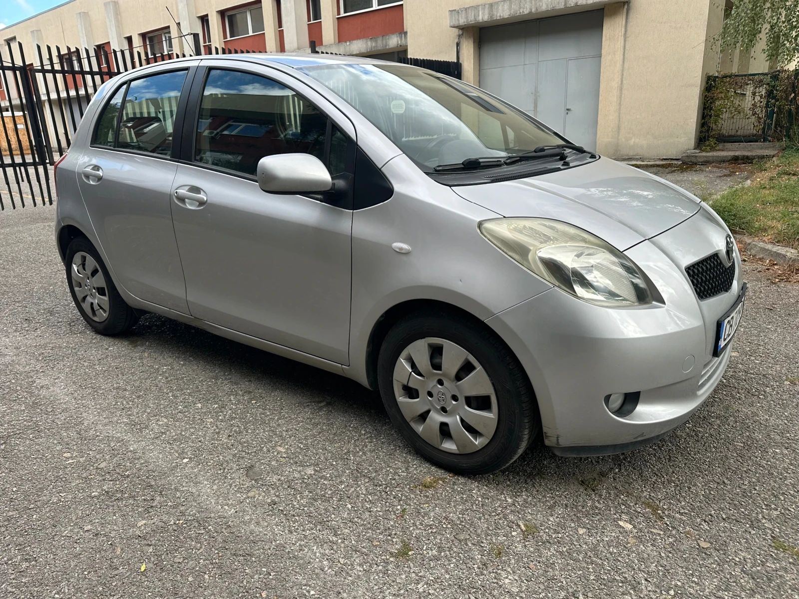 Toyota Yaris 1.3 Автоматик, снимка 6 - Автомобили и джипове - 56244842