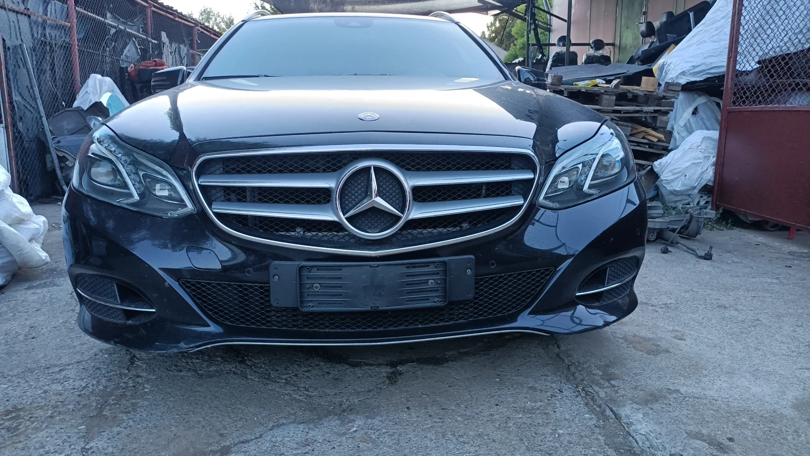 Mercedes-Benz E 220, снимка 8 - Автомобили и джипове - 56247356
