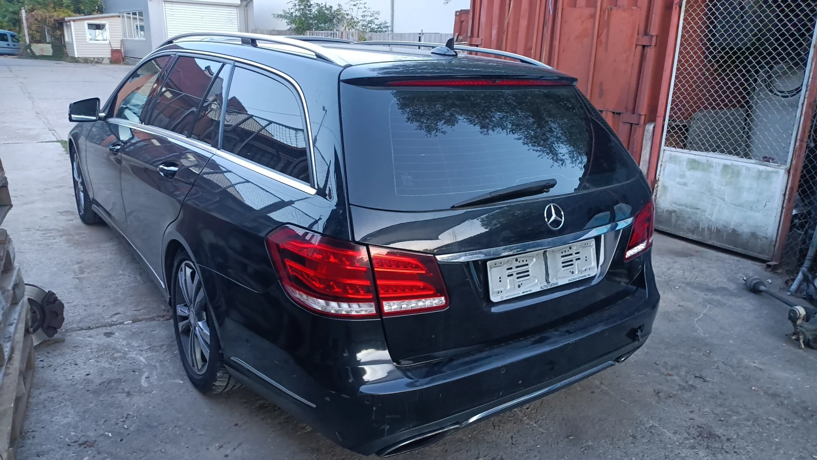 Mercedes-Benz E 220, снимка 5 - Автомобили и джипове - 56247356