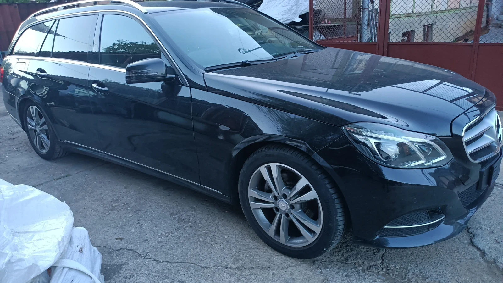 Mercedes-Benz E 220, снимка 3 - Автомобили и джипове - 56247356