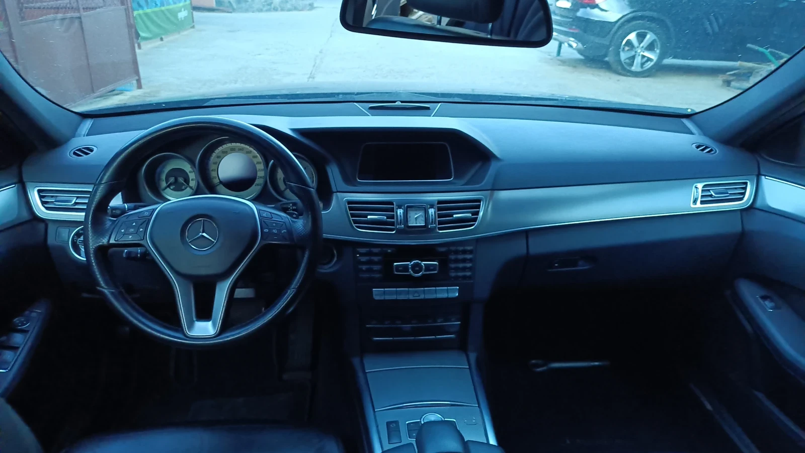 Mercedes-Benz E 220, снимка 6 - Автомобили и джипове - 56247356