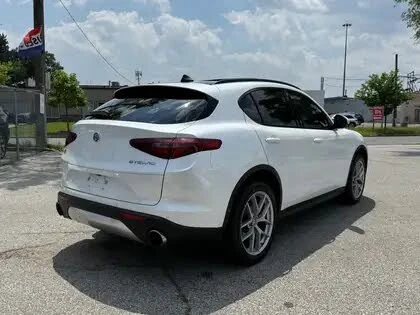 Alfa Romeo Stelvio Ti Sport AWD* HARMAN KARDON* DISTRONIC* PANORAMA* , снимка 5 - Автомобили и джипове - 55684939