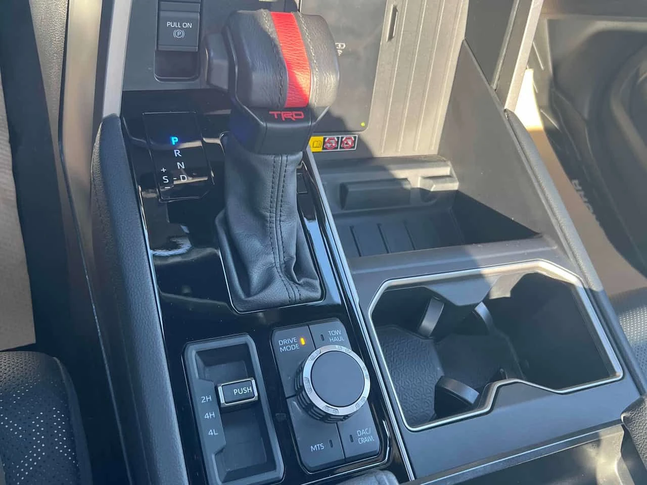 Toyota Tundra * Hybrid * 2 КЛЮЧА* ПОДГРЕВ* KEYLESS* , снимка 10 - Автомобили и джипове - 53914891