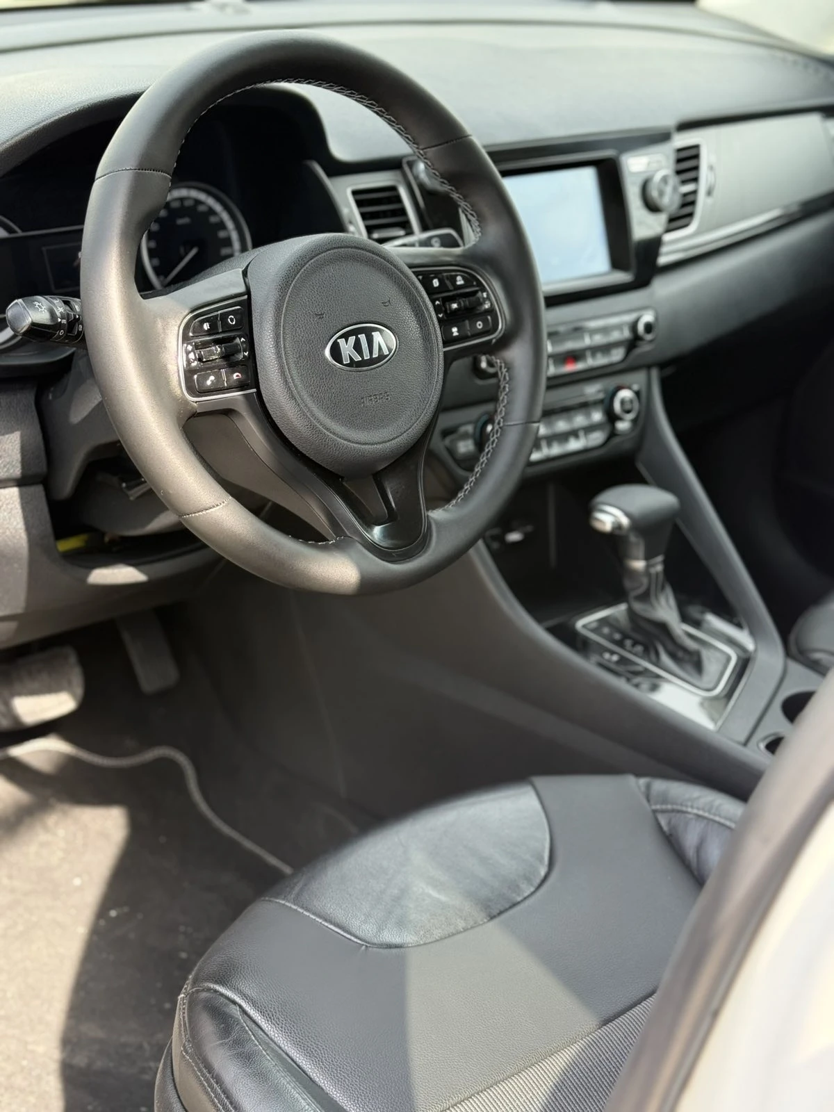 Kia Niro ECO HYBRID ПОДАРЪК ЛЕТНИ ГУМИ + ОБСЛУЖВАНЕ , снимка 8 - Автомобили и джипове - 54838870