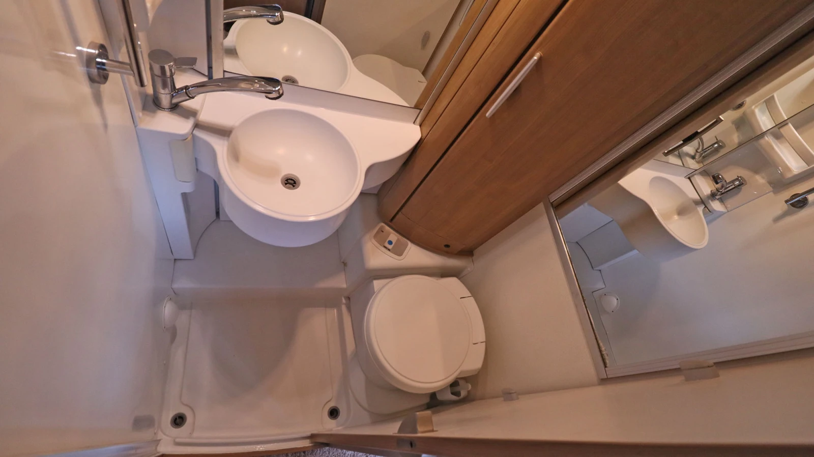 ������ HYMER / ERIBA  Exsis-I Premium 50 | Mobile.bg � ����������� 13