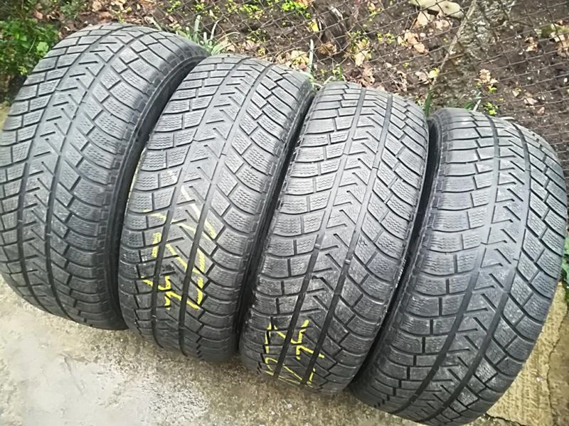 Гуми Зимни 235/55R19, снимка 2 - Гуми и джанти - 23636184