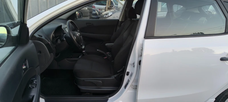 Hyundai I30 1.6-90кс-6ск, снимка 8 - Автомобили и джипове - 48655649