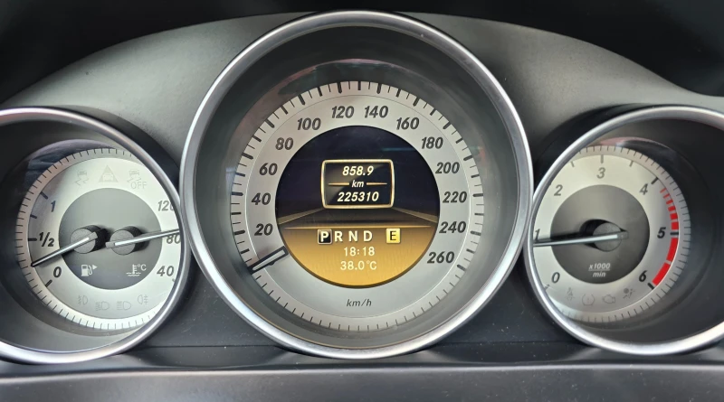 Mercedes-Benz C 250 AVANTGARDE* 204кс* 4Matic* 225000км, снимка 16 - Автомобили и джипове - 51008534