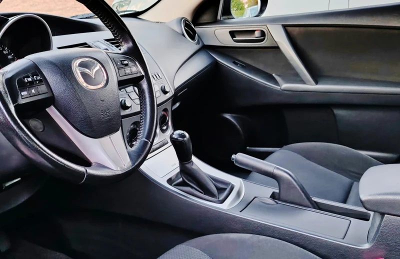 Mazda 3 1.6, снимка 6 - Автомобили и джипове - 52447640