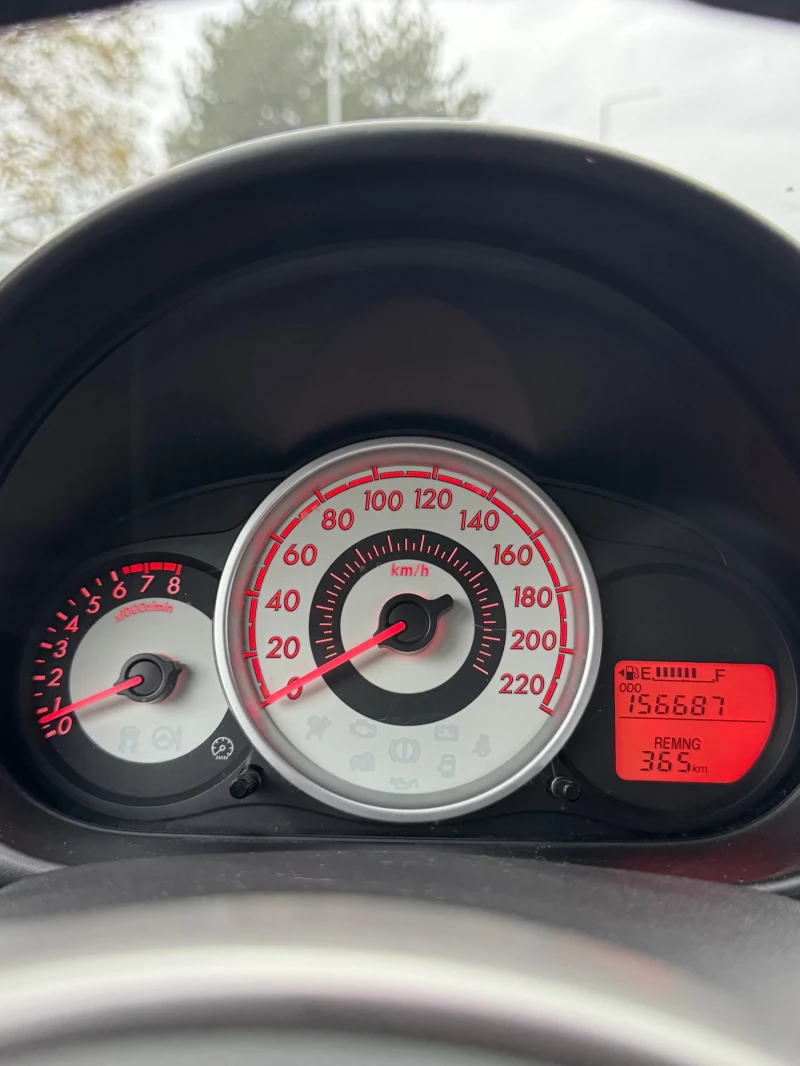 Mazda 2, снимка 10 - Автомобили и джипове - 52666378