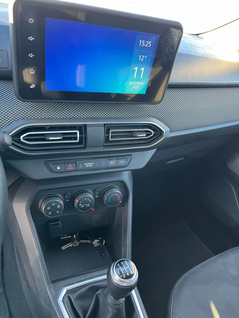 Dacia Sandero 1.0, снимка 8 - Автомобили и джипове - 52752909