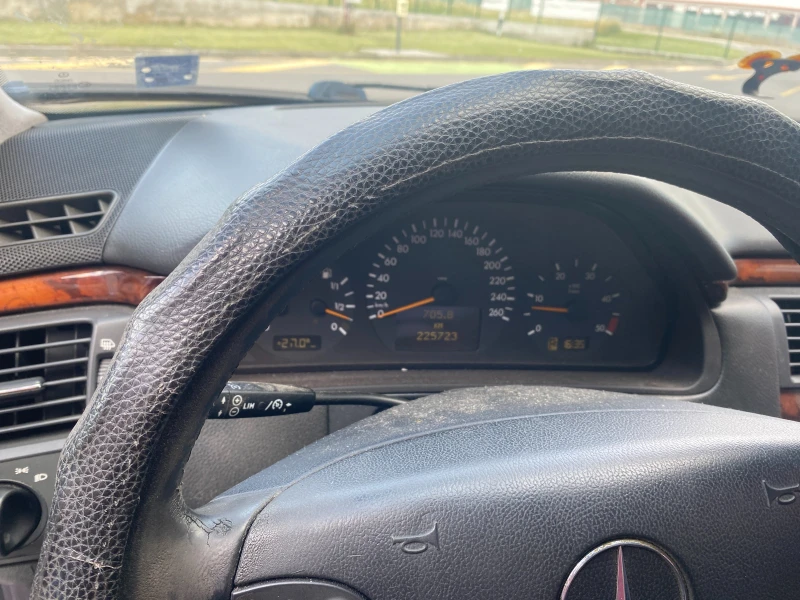 Mercedes-Benz E 320 3.2 CDI, снимка 8 - Автомобили и джипове - 52960335