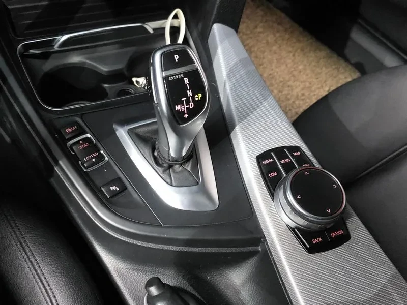 BMW 320 i, снимка 9 - Автомобили и джипове - 54593031