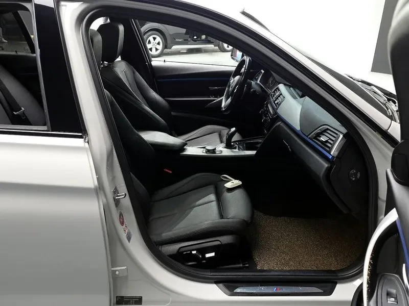BMW 320 i, снимка 11 - Автомобили и джипове - 54593031
