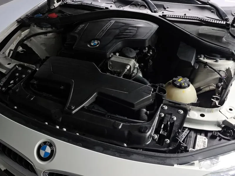 BMW 320 i, снимка 6 - Автомобили и джипове - 54593031