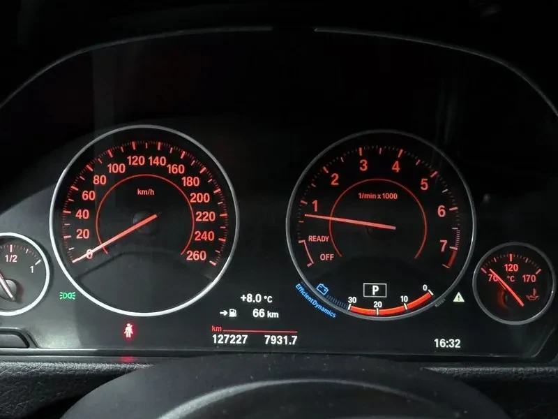 BMW 320 i, снимка 8 - Автомобили и джипове - 54593031