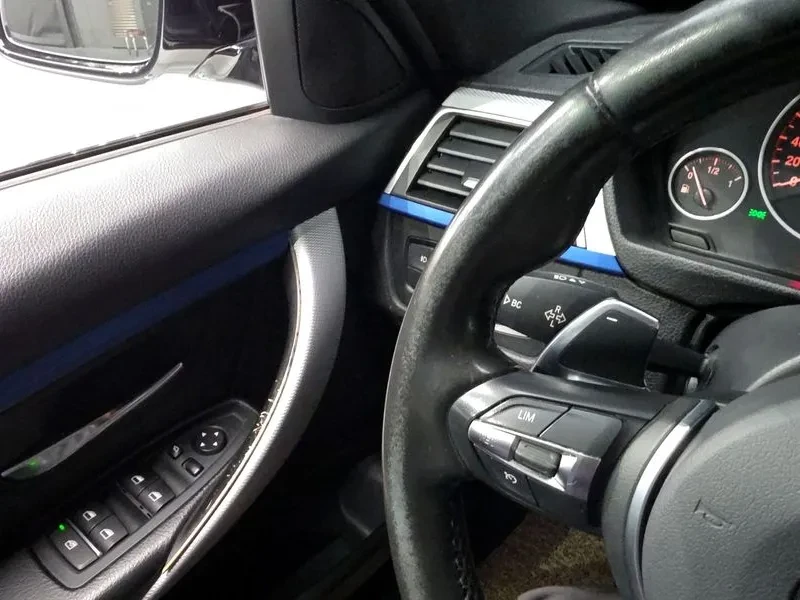 BMW 320 i, снимка 17 - Автомобили и джипове - 54593031