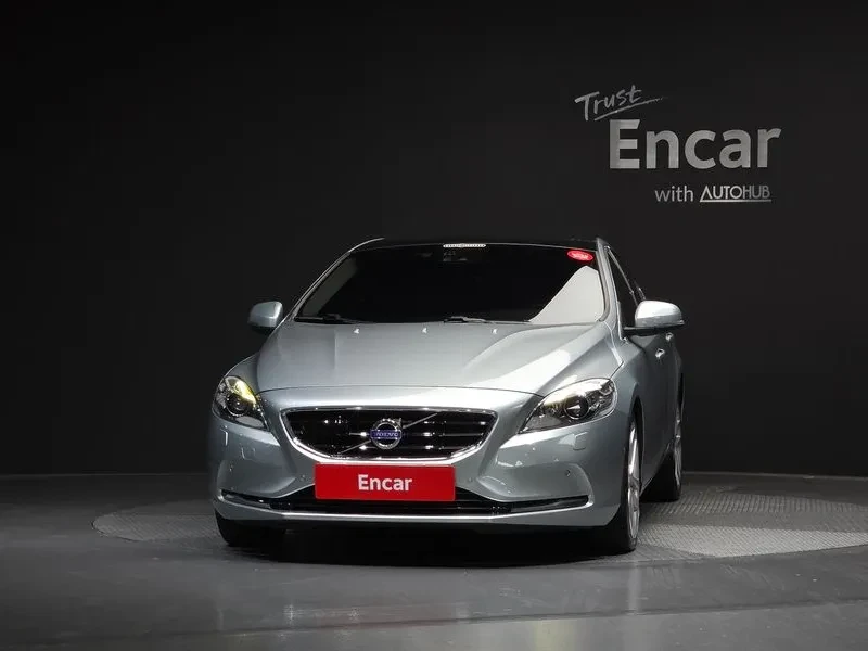 Volvo V40 D4, снимка 3 - Автомобили и джипове - 55559819