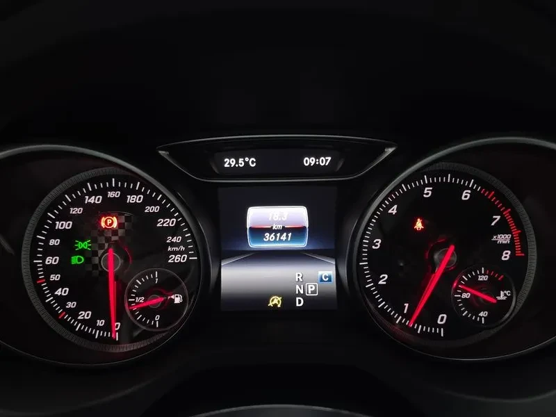 Mercedes-Benz A 200 Amg Line, снимка 8 - Автомобили и джипове - 55951618