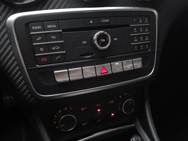 Mercedes-Benz A 200 Amg Line, снимка 16 - Автомобили и джипове - 55951618