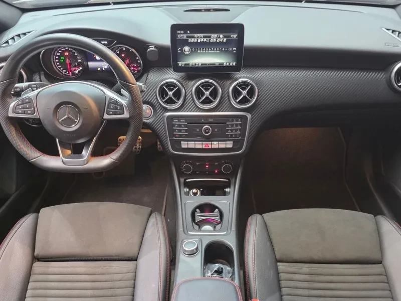 Mercedes-Benz A 200 Amg Line, снимка 7 - Автомобили и джипове - 55951618