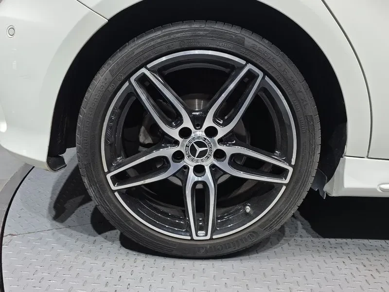 Mercedes-Benz A 200 Amg Line, снимка 5 - Автомобили и джипове - 55951618