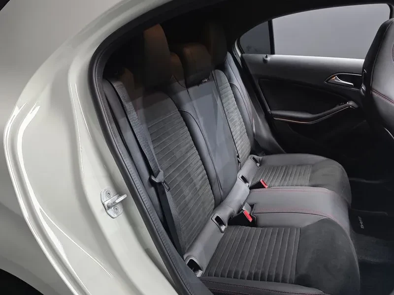 Mercedes-Benz A 200 Amg Line, снимка 11 - Автомобили и джипове - 55951618