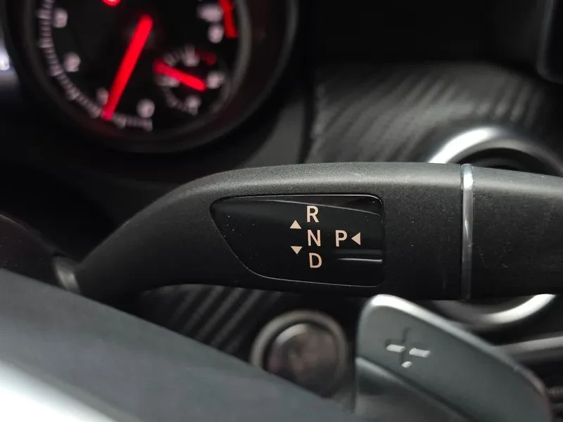 Mercedes-Benz A 200 Amg Line, снимка 9 - Автомобили и джипове - 55951618
